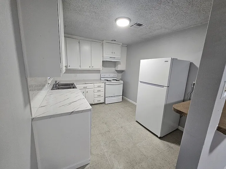 2505 NW Lincoln Ave — Photo 7