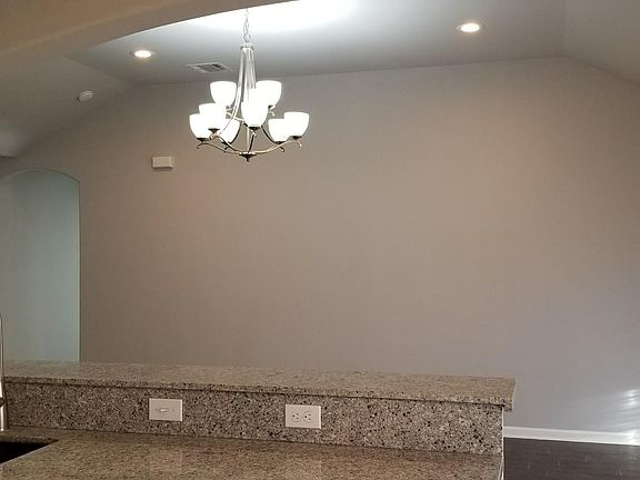 4th image of 5709 Humbert Ave