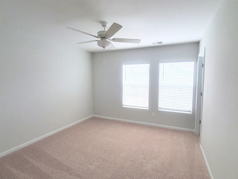 1054 Astoria Dr #MAIN — Photo 13