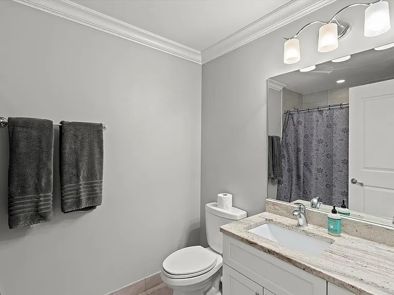951 W Huron St #204 — Photo 8