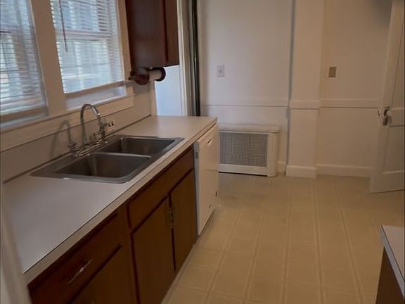 4th image of 50-52 Roosevelt St #50