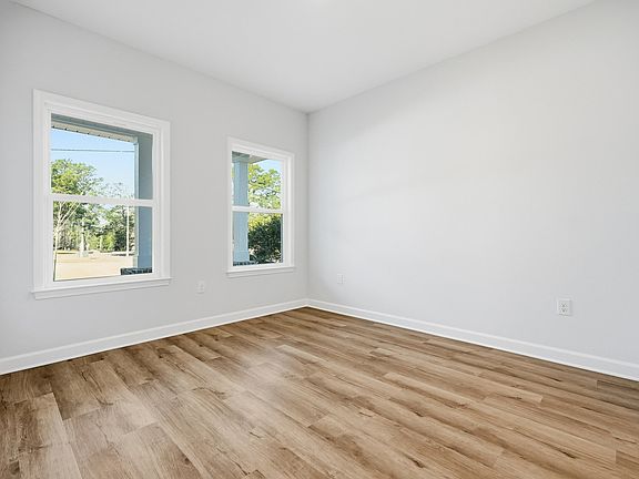 4th image of 71 Spooner St