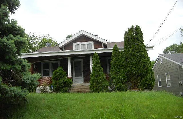 110 Bernhardt Ave photo 1