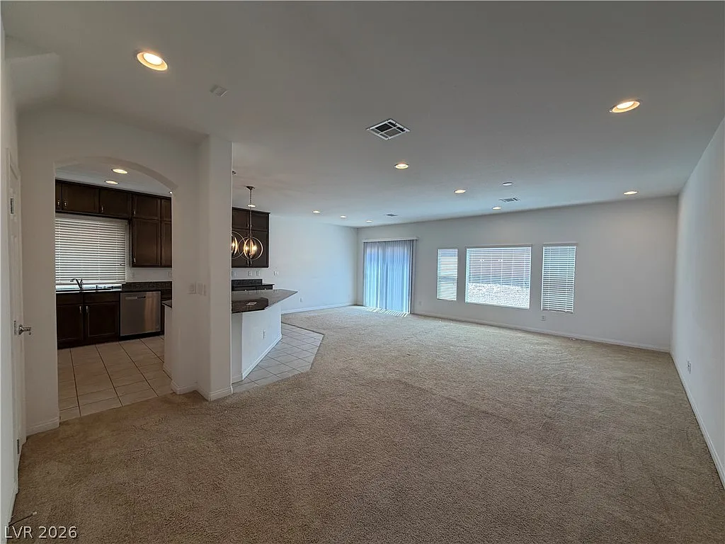 4 bed, 2.5 bath, 2161 sqft, $2,250 — Photo 4