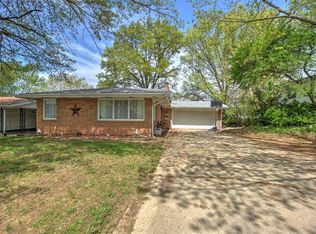 3173 N Holly Dr, Decatur, IL 62526