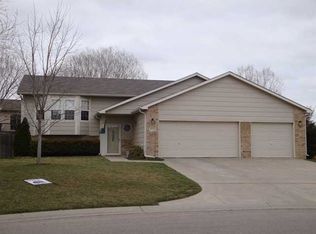 2015 S Stoney Point Ln, Wichita, KS 67209