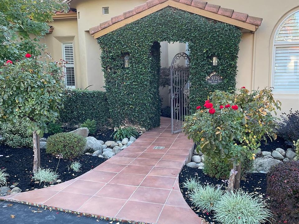 1st image of 9739 Golf Club Dr