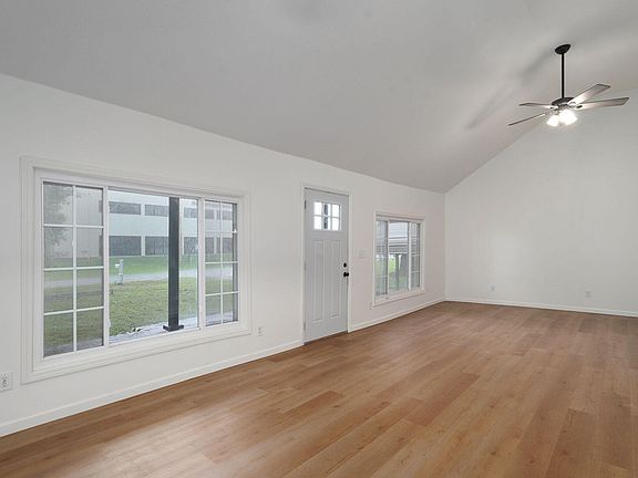 5th image of 2833 N York Avenue