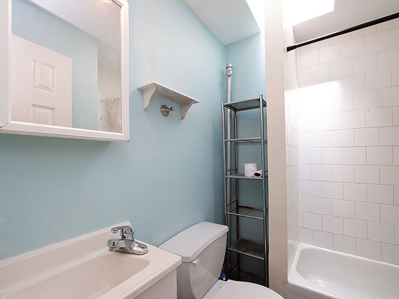 4th image of 228 E 5th St APT 5