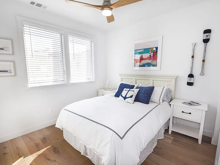 924 D Avenue — Photo 29