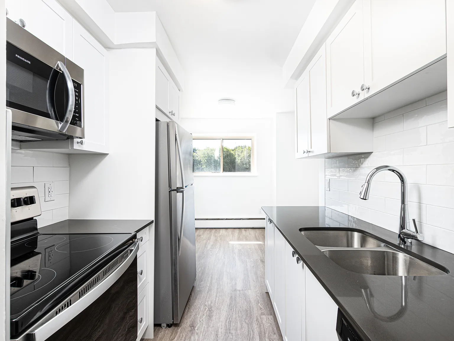 2 bed, 882 sqft, $2,018 — Photo 2