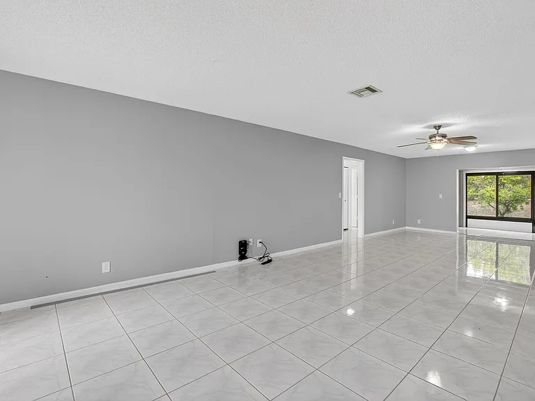4944 Equestrian Cir #A — Photo 6