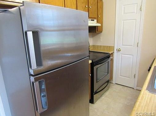 2nd image of 7414 Noble Ave