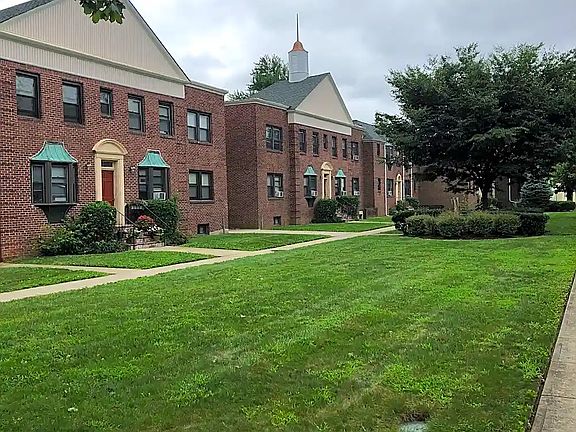 3rd image of 660 Tulip Ave