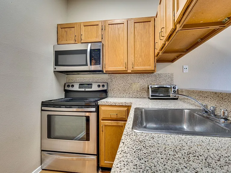 2210 Pearl St #203 — Photo 13