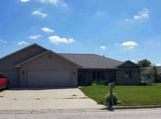 384 Nightingale Dr, Pulaski, WI 54162