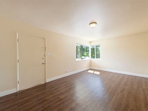 5th image of 559 E Wilson Ave