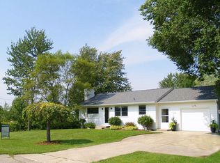 1249 Hillcrest Dr, Wayland, MI 49348