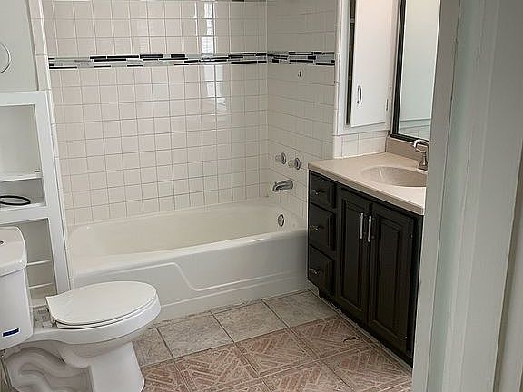 Bathroom 2nd floor 