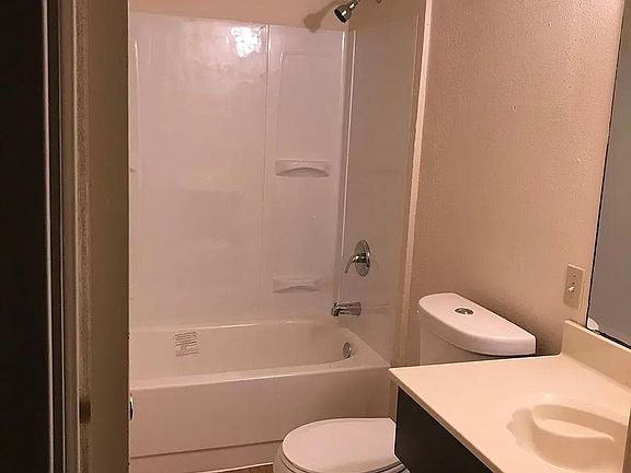 4th image of 709 N Kaufman St #A