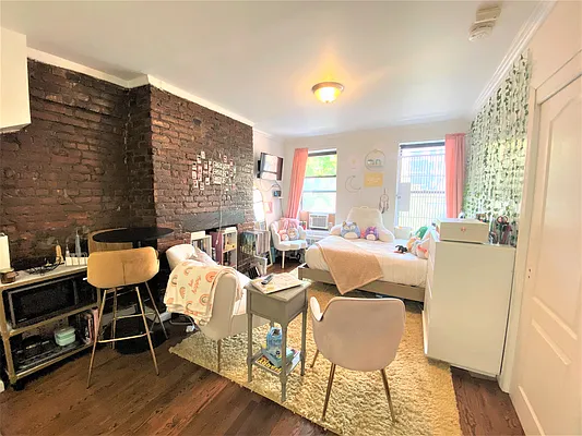 Rented by Douglas Elliman | media 18