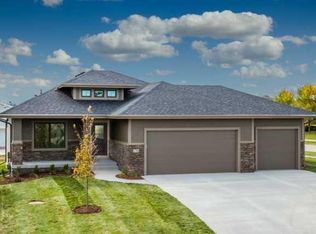 6790 Cody Dr, West Des Moines, IA 50266