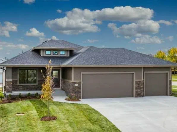 6790 Cody Dr, West Des Moines, IA 50266
