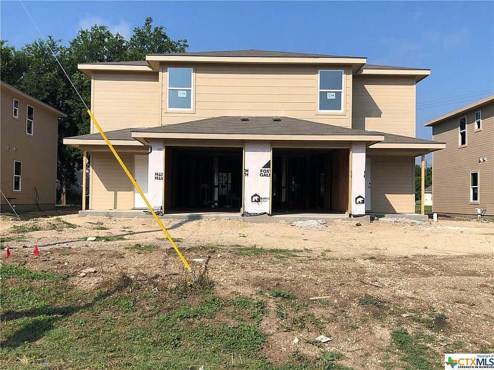 2nd image of 209 W Reagan Ave