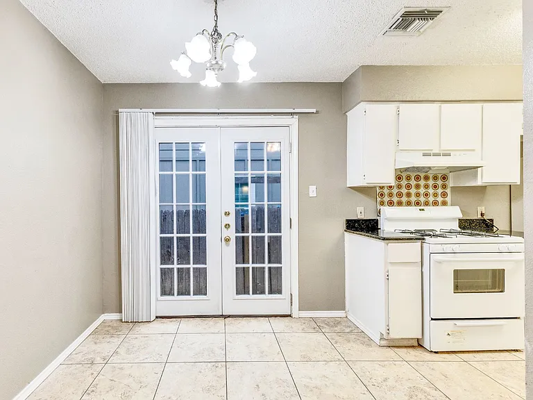 10801 Lanshire Dr #A — Photo 8