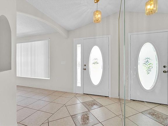 4th image of 112 Azalea Dr