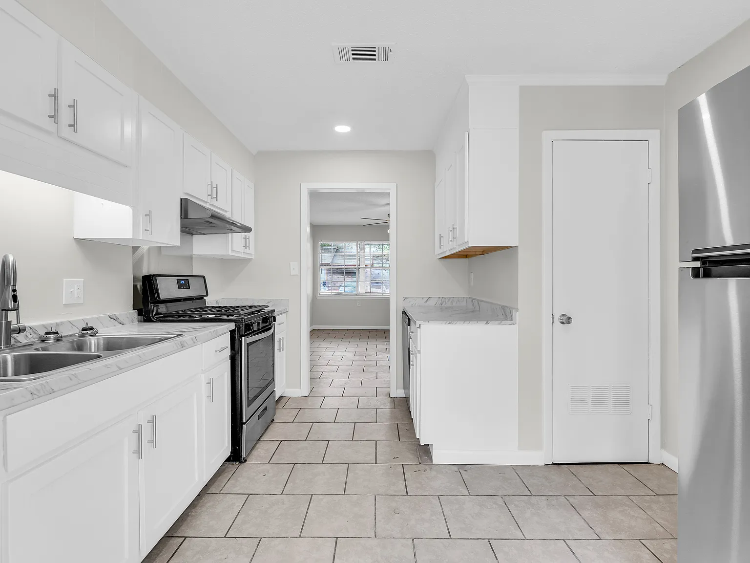 2 bed, 875 sqft, $1,050 — Photo 2