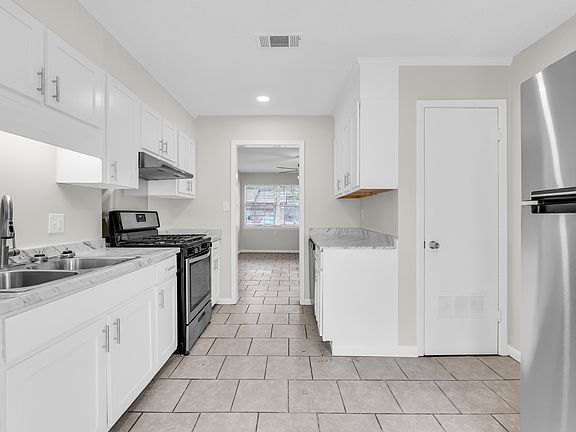 2nd image of 1010 N Montgomery St #2B