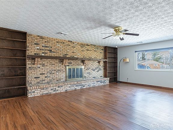 3rd image of 1386 Commonwealth Dr