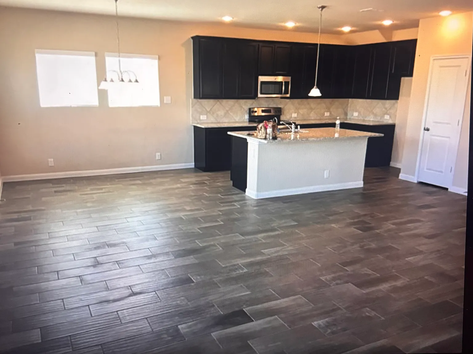 4 bed, 2669 sqft, $2,000 — Photo 3