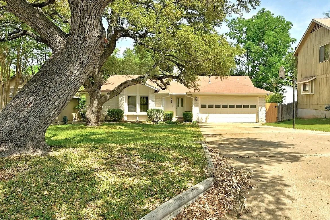 1714 Kimmerling Ln — Photo 2