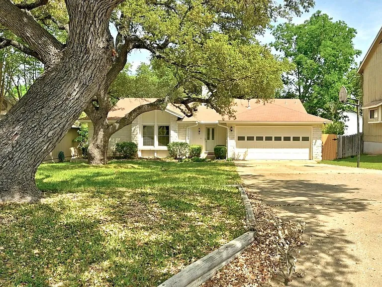 1714 Kimmerling Ln — Photo 2
