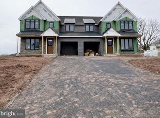 27 Lausch Rd, Denver, PA 17517