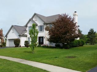 39W902 N Robert Frost Cir, Saint Charles, IL 60175