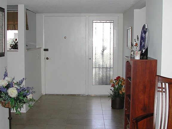 Entry hall w/side window