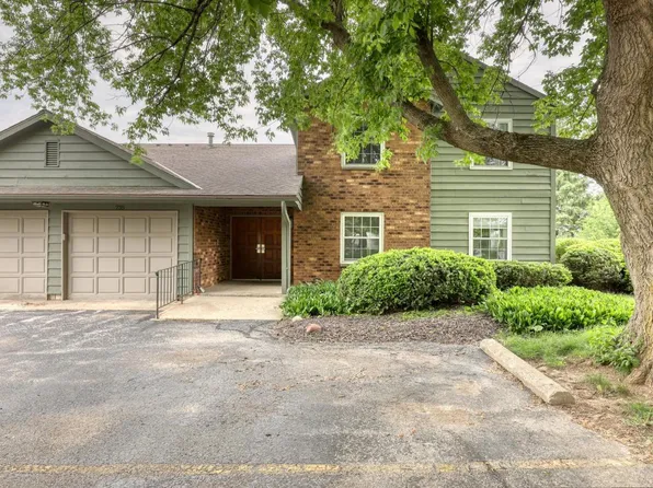 735 South Imperial DRIVE #D, Hartland, WI 53029