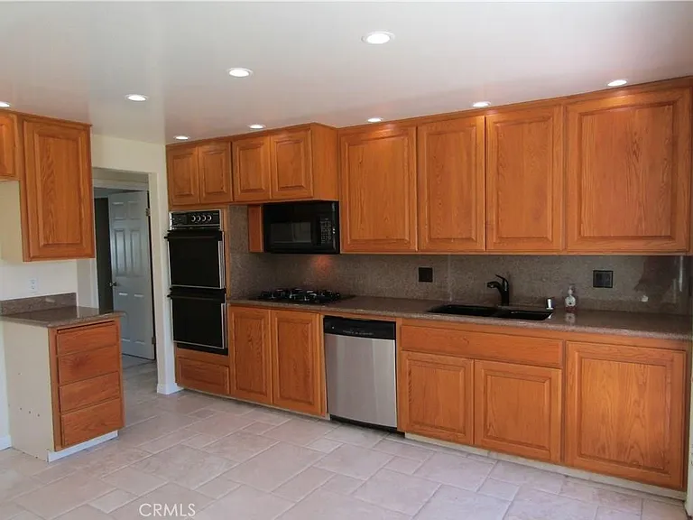 8901 Shore Cir — Photo 6