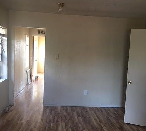 4th image of 1068 W 5th St #Upstairs
