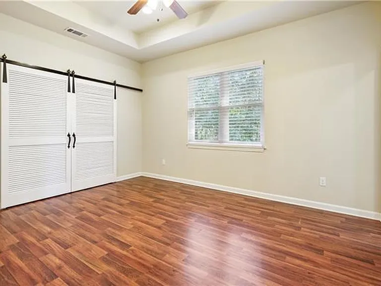 516 Erlanger Ave — Photo 9