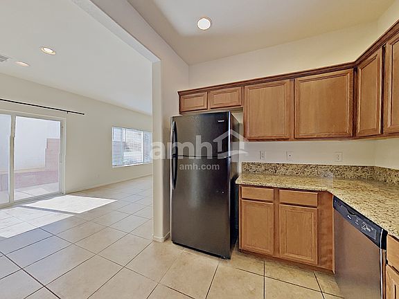 4th image of 1020 Maple Pines Ave