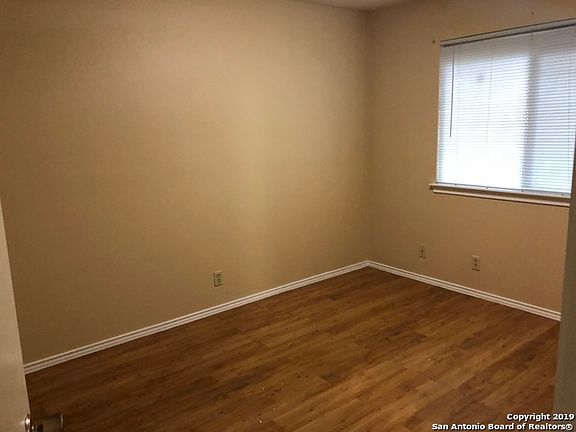 5th image of 8922 Fall River Dr