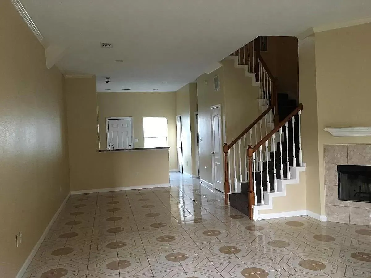 2 bed, 2.5 bath, 1596 sqft, $1,695 — Photo 4
