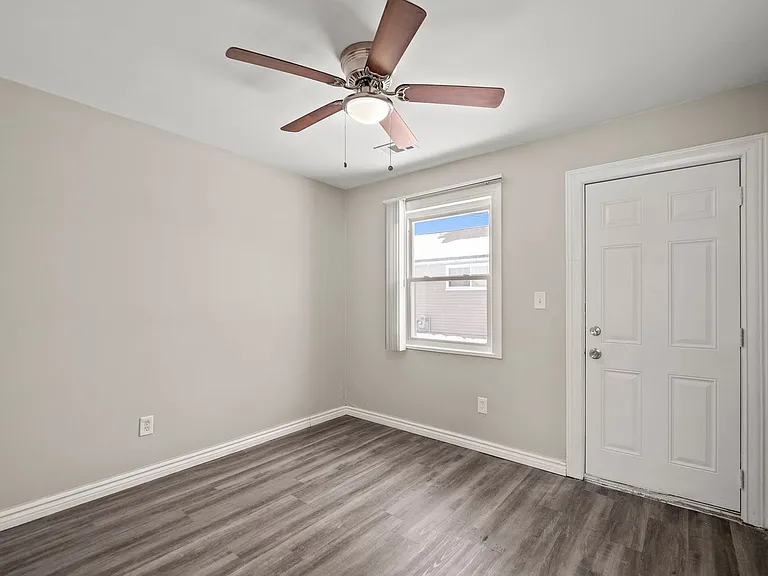 Ranch Apartment Homes in Great Troy Location — Photo 29