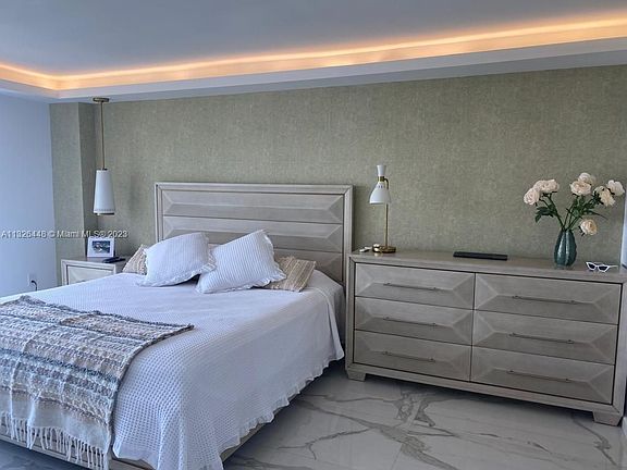 5th image of 1450 Brickell Bay Dr APT 1709