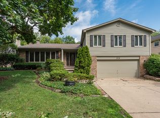 526 Carlisle Ct, Glen Ellyn, IL 60137