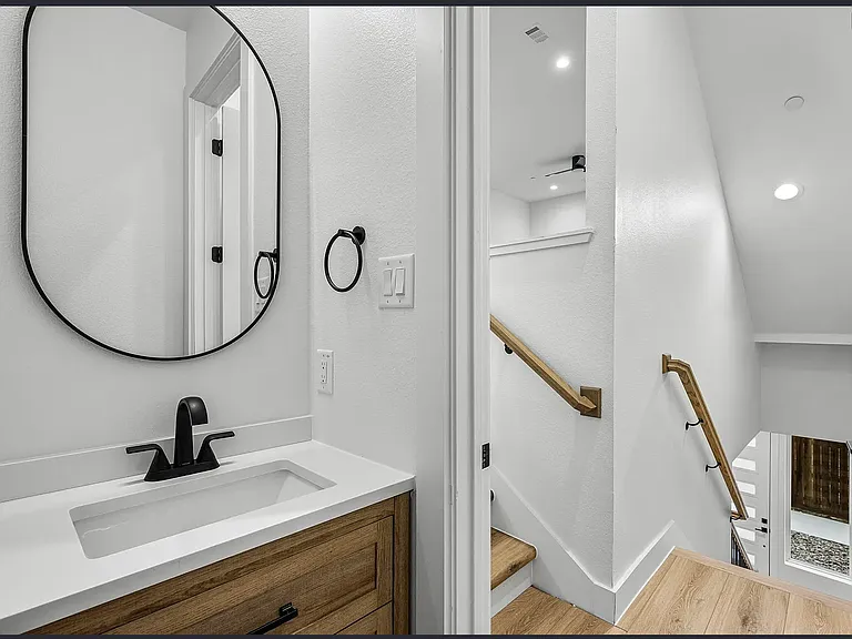2203 Hondo Ave #203 — Photo 10